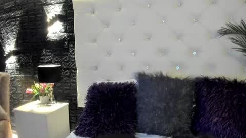Snapshot of megan_devon chatting on 12/28/24, 11:09     online show from 12/28/24, 11:09