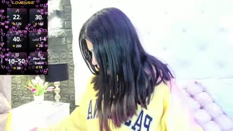 Snapshot of megan_devon chatting on 01/15/25, 11:32     online show from 01/15/25, 11:32