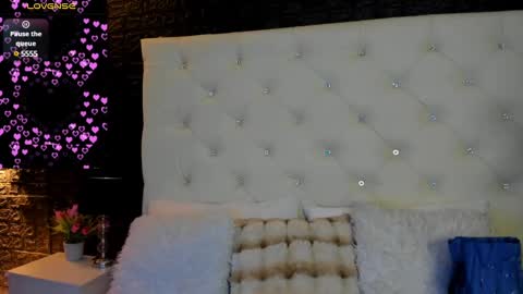 Snapshot of megan_devon chatting on 01/22/25, 11:45     online show from 01/22/25, 11:45