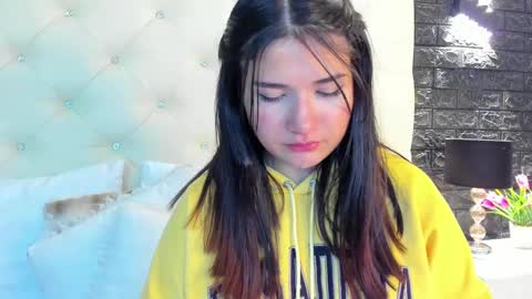 Snapshot of megan_devon chatting on 01/24/25, 05:53     online show from 01/24/25, 05:53