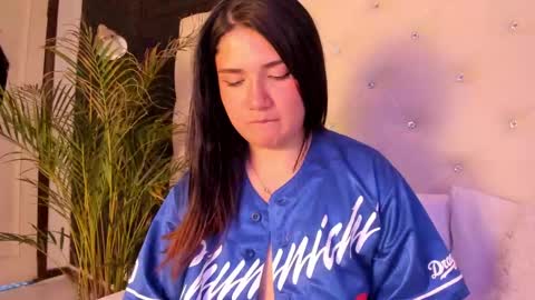 Snapshot of megan_devon chatting on 01/31/25, 06:14     online show from 01/31/25, 06:14
