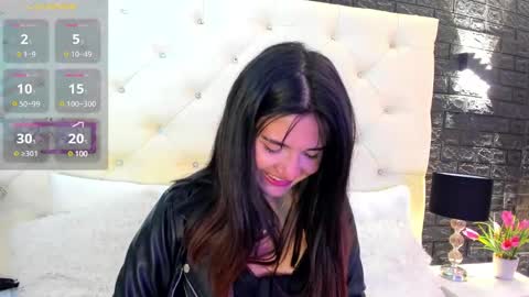Snapshot of megan_devon chatting on 02/05/25, 11:44     online show from 02/05/25, 11:44