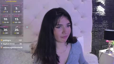 Snapshot of megan_devon chatting on 02/14/25, 03:05     online show from 02/14/25, 03:05