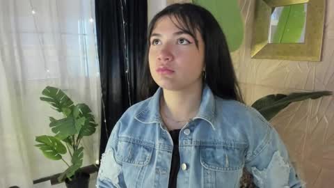 Snapshot of megan_devon chatting on 02/20/25, 11:42     online show from 02/20/25, 11:42