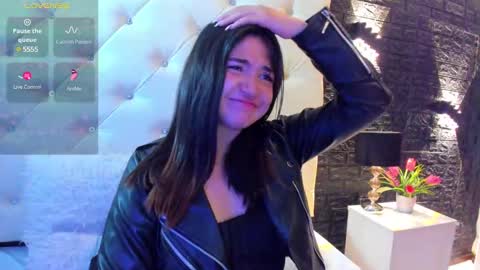 Snapshot of megan_devon chatting on 02/25/25, 11:30     online show from 02/25/25, 11:30