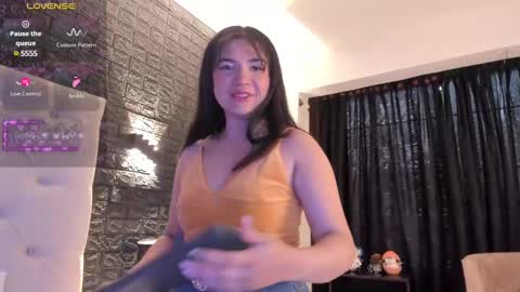 Snapshot of megan_devon chatting on 02/27/25, 11:41     online show from 02/27/25, 11:41
