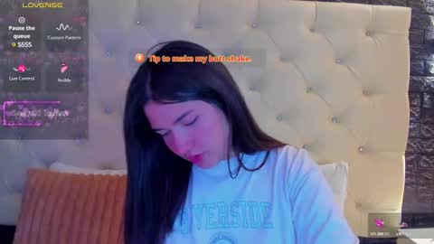 Snapshot of megan_devon chatting on 03/11/25, 11:33     online show from 03/11/25, 11:33