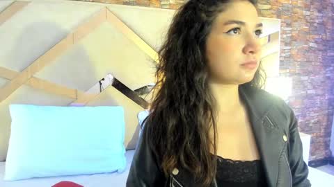 Snapshot of megan_devon chatting on 10/08/25, 01:09     online show from 10/08/25, 01:09