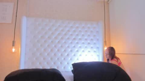 Snapshot of megan_holly_ chatting on 04/26/26, 11:02 MEGAN online show from 04/26/26, 11:02