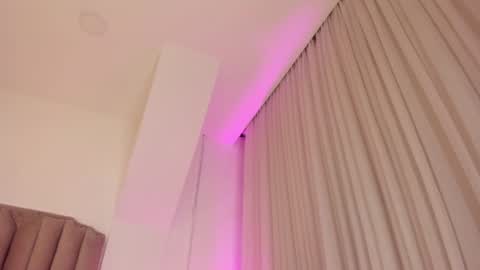 Snapshot of megan_leal1 chatting on 12/05/24, 06:54 online show from 12/05/24, 06:54