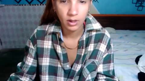 Snapshot of megan_little_ chatting on 05/17/26, 01:29 amanda online show from 05/17/26, 01:29