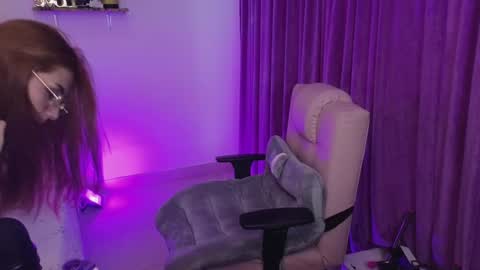 Snapshot of megan_ricci chatting on 01/14/25, 10:55                 Laura                 online show from 01/14/25, 10:55