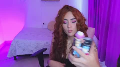 Snapshot of megan_ricci chatting on 02/22/25, 09:59                 Laura                 online show from 02/22/25, 09:59