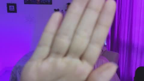 Snapshot of megan_ricci chatting on 03/02/25, 02:32                 Laura                 online show from 03/02/25, 02:32