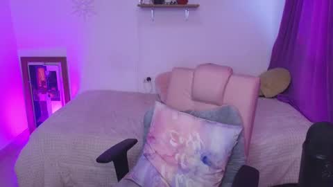 Snapshot of megan_ricci chatting on 09/22/25, 10:01                 Laura                 online show from 09/22/25, 10:01