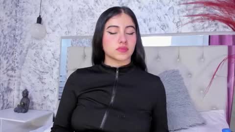 Snapshot of megan_rossee1 chatting on 10/22/25, 11:21 MEGAN online show from 10/22/25, 11:21