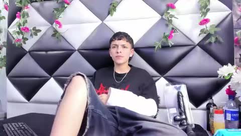 Snapshot of megan_thompsonn_ chatting on 10/16/25, 02:12 megan_thompsonn_ online show from 10/16/25, 02:12