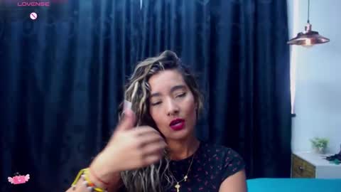 Snapshot of meganadriels96 chatting on 12/17/24, 08:54 M E G A N online show from 12/17/24, 08:54