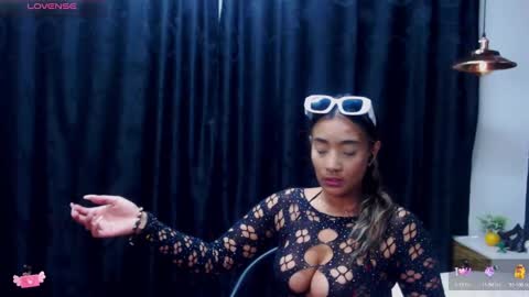 Snapshot of meganadriels96 chatting on 12/19/24, 08:23 M E G A N online show from 12/19/24, 08:23