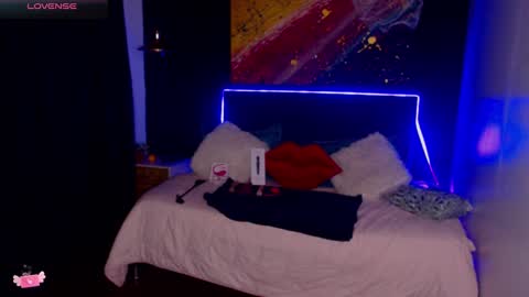 Snapshot of meganadriels96 chatting on 12/21/24, 08:43 M E G A N online show from 12/21/24, 08:43