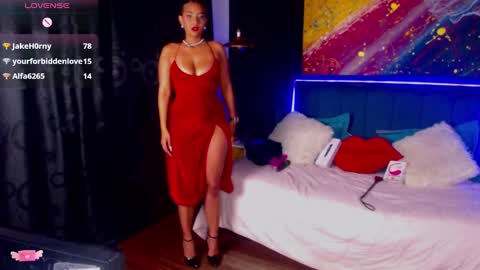 Snapshot of meganadriels96 chatting on 12/22/24, 07:54 M E G A N online show from 12/22/24, 07:54