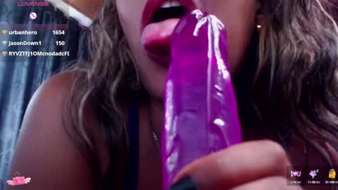 Snapshot of meganadriels96 chatting on 01/26/25, 07:42 M E G A N online show from 01/26/25, 07:42