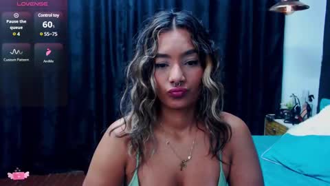 M E G A N   online show from 02/03/25, 07:42