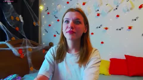 Snapshot of megancat333 chatting on 11/05/25, 08:58 megancat333 online show from 11/05/25, 08:58