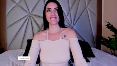 Megan Hofman online show from 11/25/25, 03:28