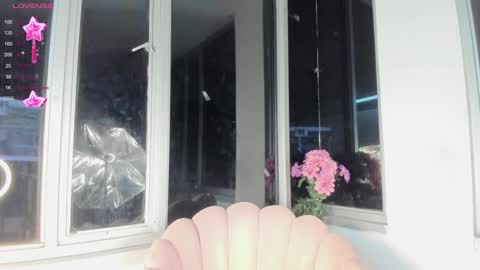 Snapshot of megann__sweet chatting on 12/19/24, 10:24 Mara online show from 12/19/24, 10:24