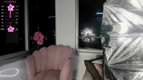 Snapshot of megann__sweet chatting on 12/20/24, 10:27 Mara online show from 12/20/24, 10:27