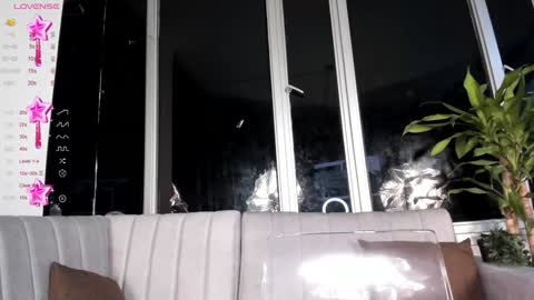 Snapshot of megann__sweet chatting on 01/18/25, 10:28 Mara online show from 01/18/25, 10:28