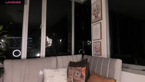 Snapshot of megann__sweet chatting on 02/07/25, 10:40 Mara online show from 02/07/25, 10:40