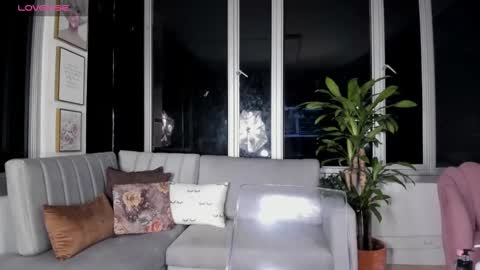 Snapshot of megann__sweet chatting on 02/09/25, 10:42 Mara online show from 02/09/25, 10:42