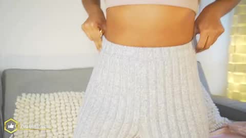 Snapshot of megann__sweet chatting on 09/17/25, 06:42 Mara online show from 09/17/25, 06:42