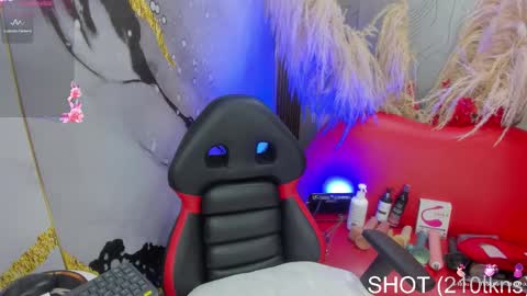 Snapshot of megann__up chatting on 10/05/25, 09:02 Megan  online show from 10/05/25, 09:02