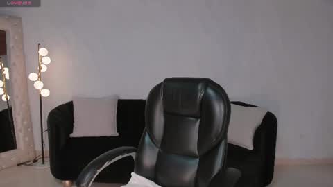 Snapshot of meganscottx chatting on 07/03/26, 11:27 Megan online show from 07/03/26, 11:27