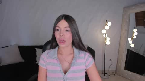 Snapshot of meganscottx chatting on 07/07/26, 12:31 Megan online show from 07/07/26, 12:31