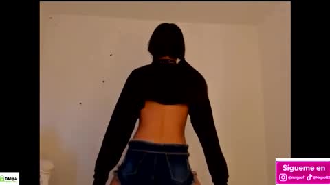 Snapshot of meganthompsonn chatting on 11/12/25, 02:06 Megan online show from 11/12/25, 02:06