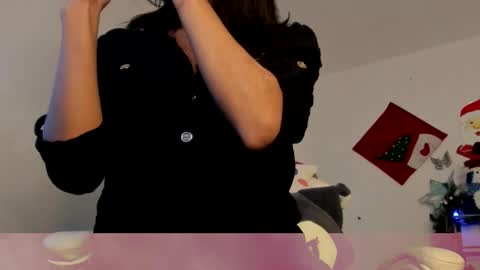 Snapshot of meganthompsonn chatting on 12/04/25, 11:57 Megan online show from 12/04/25, 11:57