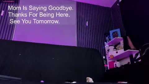 Snapshot of meganwolf1_ chatting on 06/25/26, 04:22 Megan online show from 06/25/26, 04:22