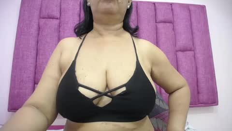 Snapshot of megatitsxxx chatting on 12/12/24, 06:31 milfpleasure online show from 12/12/24, 06:31