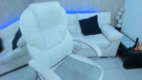 Snapshot of meggan_07 chatting on 02/25/25, 07:42 meggan online show from 02/25/25, 07:42