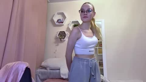 Mia online show from 03/14/26, 02:44