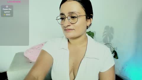 Snapshot of meghan22_ chatting on 09/28/25, 05:24 Meghan online show from 09/28/25, 05:24