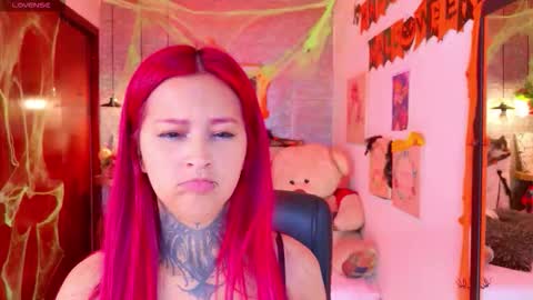 Snapshot of meghan_nill chatting on 10/21/25, 02:56 Meghan online show from 10/21/25, 02:56