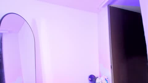 Snapshot of meghanallen_ chatting on 10/21/25, 01:06 meghanallen_ online show from 10/21/25, 01:06