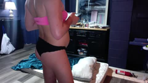 Snapshot of meghanhanx chatting on 09/29/25, 10:03 meghan online show from 09/29/25, 10:03