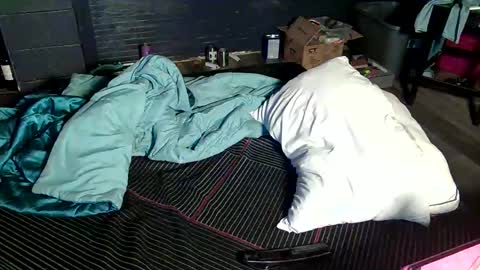 Snapshot of meghanhanx chatting on 11/17/25, 01:33 meghan online show from 11/17/25, 01:33