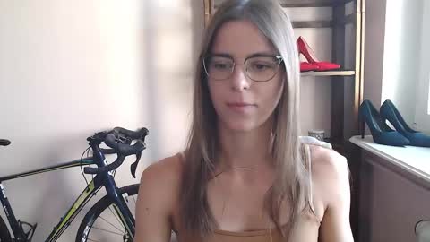 Megi online show from 04/02/26, 06:22